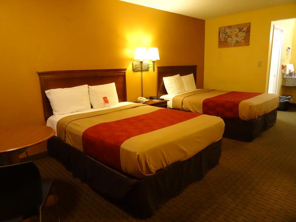 Econo Lodge Fredericksburg Near I-95 Bagian luar foto